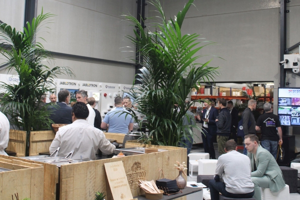 dcpartnerexpoexposantencatering1.jpg