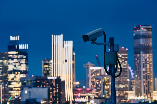 securitycameraagainsturbanskyline2pq9zb7.jpg