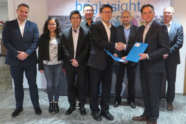 topinhikvisionbrightsight.JPG